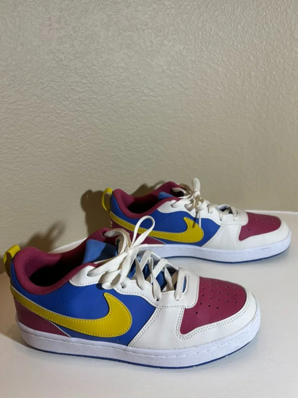 NWOT Nike White Red Blue Yellow Lace-up Athletic Tennis Shoes Size 7Y Kids - Picture 3 of 8